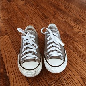 Gray converse size 7